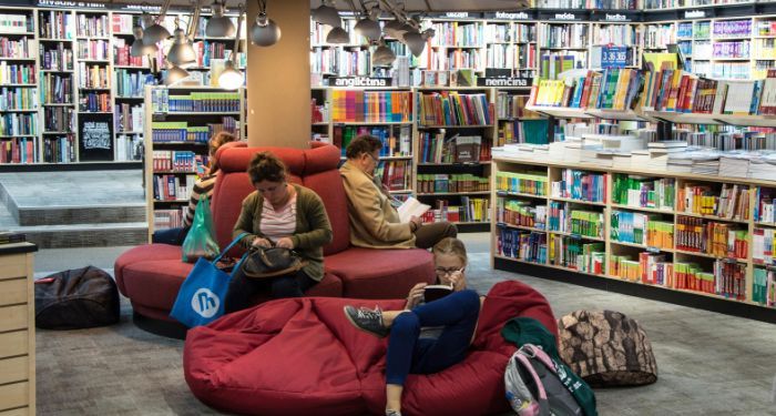 people reading in a library.jpg.optimal