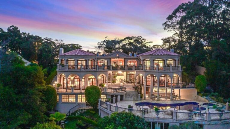 Bachelor mansion returns to the market. Image realestate.com .au 1